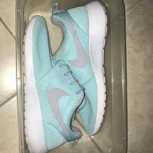 Nike custom women’s roshes in size 8